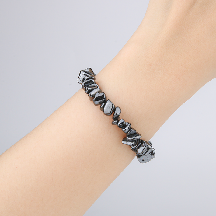 Minimalist chip crystal bracelet with raw-shaped hematite stones, offering a sleek and grounding metallic crystal look