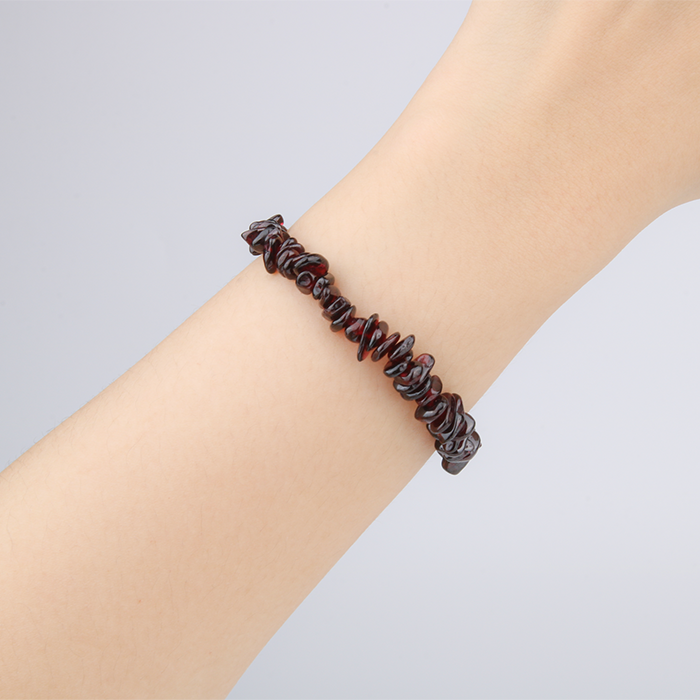 Minimalist bracelet with raw-shaped garnet stones, offering a bold and earthy natural look