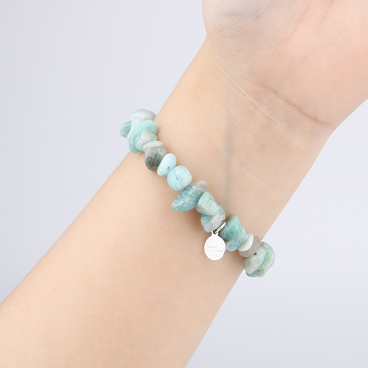 Minimalist chip crystal bracelet with raw-shaped amazonite, featuring calming blue-green tones and soothing natural energy