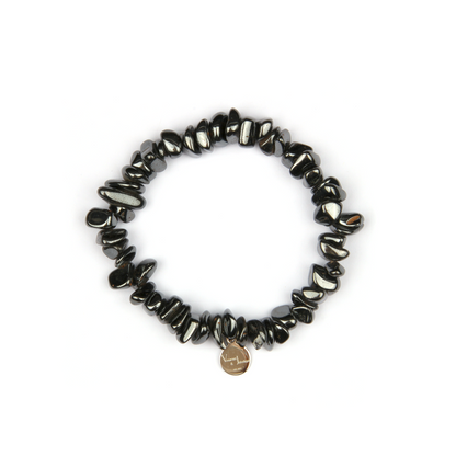 Minimalist chip crystal bracelet with raw-shaped hematite stones, offering a sleek and grounding metallic crystal look