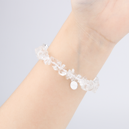 Minimalist chip crystal bracelet with raw-shaped clear quartz, offering a clean and versatile natural crystal look