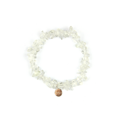 Minimalist chip crystal bracelet with raw-shaped clear quartz, offering a clean and versatile natural crystal look