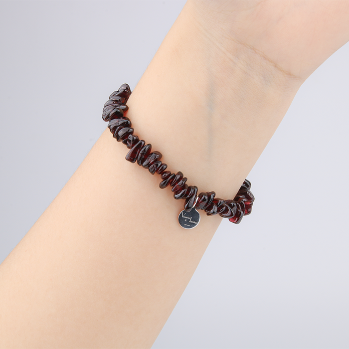 Minimalist bracelet with raw-shaped garnet stones, offering a bold and earthy natural look