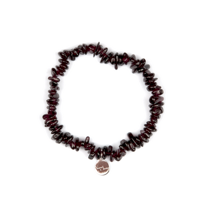 Minimalist bracelet with raw-shaped garnet stones, offering a bold and earthy natural look