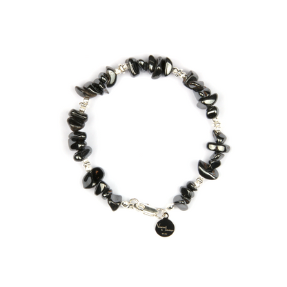 Minimalist chip crystal bracelet with raw-shaped hematite, 925 silver cat’s eye threaded beads, and raw-shaped silver beads for a sleek metallic look